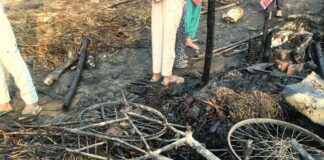 Darbhanga News:आधी रात को Kusheshwarsthan में आग का तांडव, 5 घर जलकर राख, 2 महिलाएं झुलसीं | Kusheshwarsthan Fire News Bihar News Deshaj Times