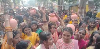 Bhagalpur News: महाशिवरात्रि पर निकली भव्य कलश यात्रा, हर-हर महादेव के जयकारों से गूंजा भीखनपुर Bihar News Deshaj Times