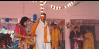 Bhagalpur News: खाकी पर चढ़ा शिव भक्ति का रंग, पुलिस लाइन में गूंजे ‘हर-हर महादेव’, पढ़िए डीएसपी मिथिलेश, निराला और शंकर की पूजा Bihar News Deshaj Times