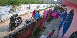 Darbhanga News: पति के साथ जा रही महिला के गले से झपट्टा मारकर 2.5 लाख की चेन ले उड़े बदमाश, CCTV में कैद हुई वारदात Bihar News Deshaj Times