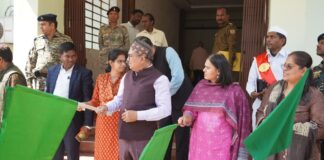 Bokaro Voter Awareness Campaign: चास-फुसरो में दौड़ेगा जागरूकता रथ, DC-DDC ने दिखाई हरी झंडी, जानिए क्या है पूरा प्लान