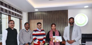 Patna News: खेल के मैदान में भी दिखी ‘अफसर’ की धमक, कबड्डी में कांस्य पदक जीतने वाली रश्मि कुमारी को IPRD ने किया सम्मानित Bihar News Deshaj Times