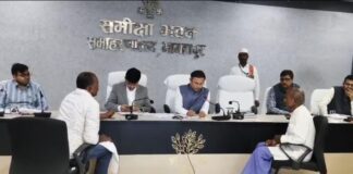 Bhagalpur News: जनता दरबार में शिकायतों का लगा अंबार, DM नवल किशोर ने 70 से ज्यादा मामले मौके पर निपटाए, बोले- ‘अब किसी को नहीं भटकना पड़ेगा’ Bihar News Deshaj Times