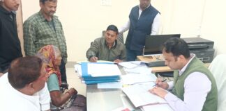 Darbhanga News: जाले अंचल कार्यालय में उमड़ी फरियादियों की भीड़, 27 मामलों पर सीओ ने दिए त्वरित कार्रवाई के निर्देश Bihar News Deshaj Times