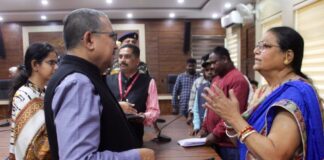 Bokaro News: जनता दरबार में उमड़ी फरियादियों की भीड़, उपायुक्त ने 39 मामलों का किया ऑन-स्पॉट निपटारा! Bihar News Deshaj Times