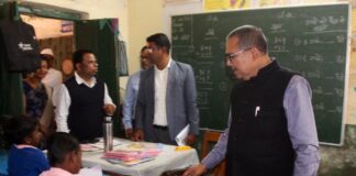 Bokaro News: उपायुक्त अचानक पहुंचे स्कूल, बच्चों से पूछा- ‘टीचर आती हैं या नहीं?’, मिला ये सीधा जवाब Bihar News Deshaj Times