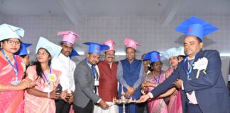 Bhagalpur Teacher Award Ceremony: 101 गुरुओं के सम्मान में झुका शहर, तालियों की गड़गड़ाहट से गूंजा माहौल Bihar News Deshaj Times