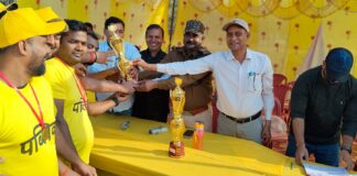 Bhagalpur News: पुलिस सप्ताह पर नाथनगर के CTS ग्राउंड में बल्ले से बरसे रन, प्रशासन एकादश ने पब्लिक टीम को दी रोमांचक मात