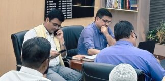 Madhubani News: मधुबनी में ‘सरकार आपके द्वार’! अफसरों ने सुनी सरकारी दफ्तरों के चक्कर काटते जनता की फरियाद, रिश्वतखोरी से लेकर अतिक्रमण तक की हुई बौछार