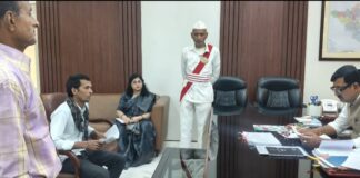 Jamui News: Jamui DM का एक्शन मोड ऑन, लापरवाह शिक्षक पर गिरी गाज, जनता की समस्याओं का किया ऑन-द-स्पॉट समाधान