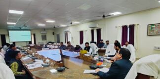 दरभंगा में Panchayat Sarkar Bhavan निर्माण पर कमिश्नर की पैनी नजर, अधिकारियों को दिए सख्त निर्देश, कहा- ‘समय पर काम पूरा करें’ Bihar News Deshaj Times