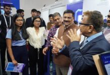 Bihar Pavilion: India AI Expo में बिहार का जलवा, ई-वोटिंग से स्मार्ट गवर्नेंस तक, दुनिया देख रही डिजिटल ताकत Business professionals discussing technology innovations at a conference.