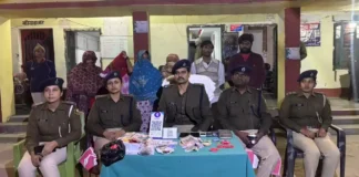Motihari News: बंद मकान में चल रहा था ‘गंदा खेल’, पुलिस ने दरवाजा खटखटाया… अंदर का नजारा देख उड़े होश… पढ़िए जिस्म, आपत्तिजनक सामग्रियां, 2 पुरुष, 4 महिलाएं और SEX की फरोशी