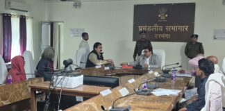 Darbhanga News: दरभंगा कमिश्नर के ‘जनता दरबार’ में गूंजे गंभीर मुद्दे, 15 आवेदनों पर ऑन-स्पॉट सुनवाई, पढ़ें पूरी रिपोर्ट