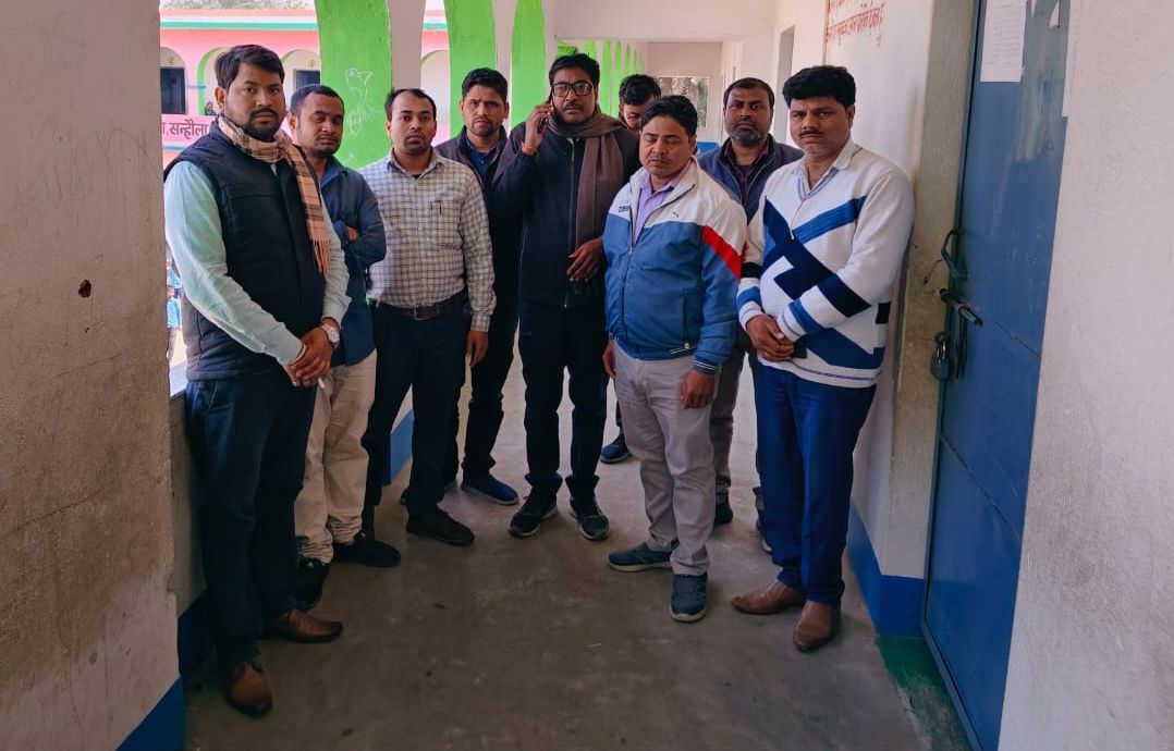 Bhagalpur News: पोठिया स्कूल में प्रधानाचार्य पद पर घमासान, शिक्षक शिक्षिका-तीखी नोकझोंक और थाने पहुंचा पंचायती... पढ़िए गरिमा में ताला!