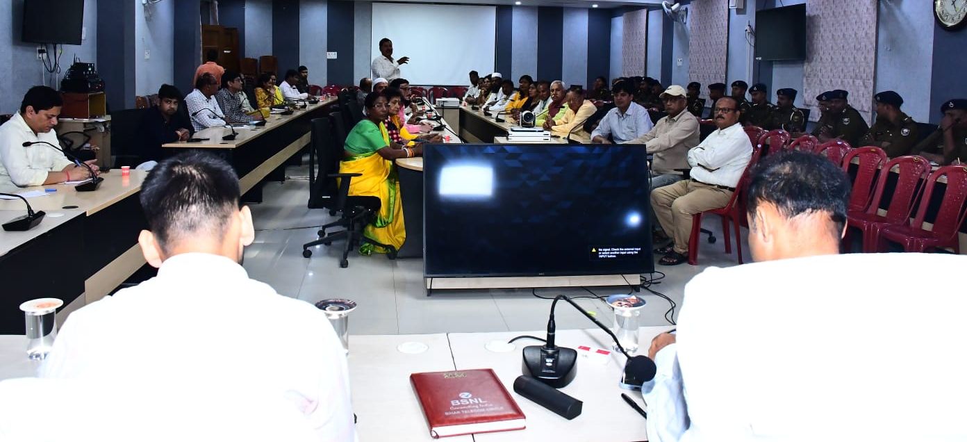 Bhagalpur News: होली और रमजान पर सौहार्द की चादर, उपद्रवियों पर नकेल! जानिए Bhagalpur में प्रशासन का पूरा प्लान, पढ़िए आगजा की ऊंचाई, नागरा चौक पर गड्ढा! | Deshaj Times Bhagalpur News: होली और रमजान पर सौहार्द की चादर, उपद्रवियों पर नकेल! जानिए Bhagalpur में प्रशासन का पूरा प्लान, पढ़िए आगजा की ऊंचाई, नागरा चौक पर गड्ढा!