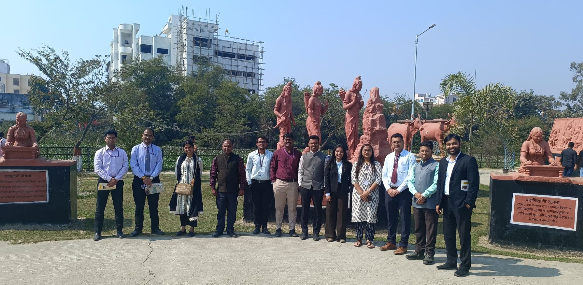 Darbhanga IAS Trainees Visit : भविष्य के अफसरों ने परखी मिथिला की विकास-गाथा, एयरपोर्ट से लेकर यूनिवर्सिटी तक... पढ़िए Dabhanga से Madhubani तक 10 होनहार आईएएस अधिकारियों की नब्ज टटोली...