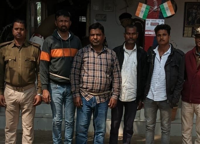 Darbhanga News: केवटी में पुलिस का बड़ा एक्शन, गुप्त सूचना पर 9 नशेबाज गिरफ्तार, पढ़िए HOLI पर सारा नशा काफूर | Deshaj Times Darbhanga News: केवटी में पुलिस का बड़ा एक्शन, गुप्त सूचना पर 9 नशेबाज गिरफ्तार, पढ़िए HOLI पर सारा नशा काफूर