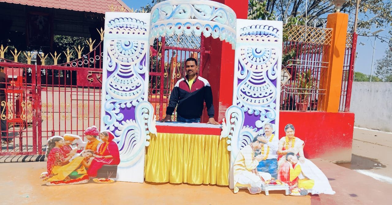 Bhagalpur News: जब बच्चों ने छुए माता-पिता के पैर तो छलक आए आंसू, बाबा बूढ़ानाथ मंदिर बना भावुक पलों का गवाह | Deshaj Times Bhagalpur News: जब बच्चों ने छुए माता-पिता के पैर तो छलक आए आंसू, बाबा बूढ़ानाथ मंदिर बना भावुक पलों का गवाह