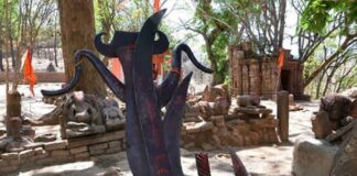 Tanginath Dham: भगवान परशुराम की तपोभूमि, जहाँ धंसा है रहस्यमयी त्रिशूल, पढ़िए प्राचीन मूर्तियों का रहस्य और त्रिशूल