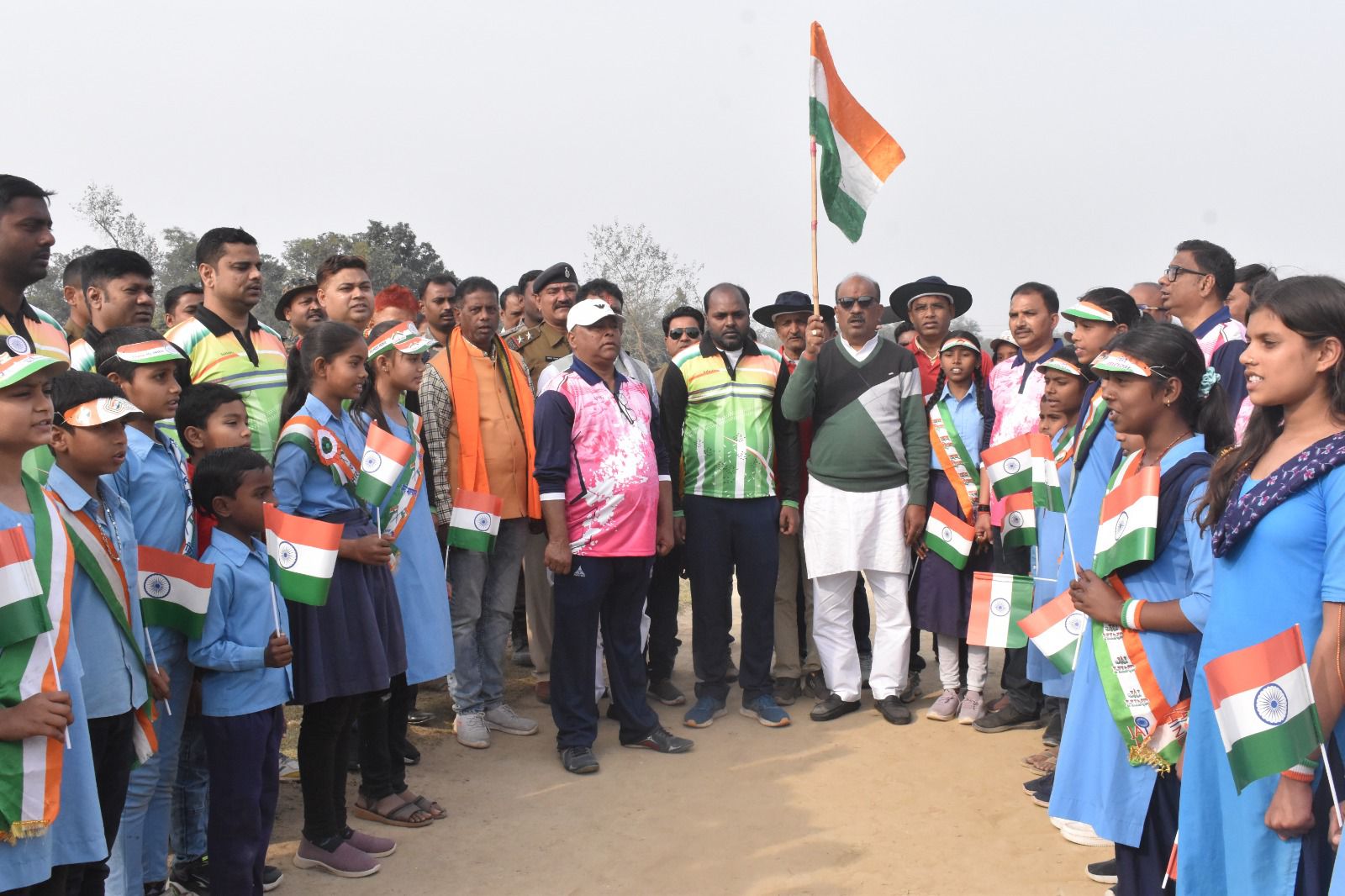 Darbhanga News: दिखा क्रिकेट का रोमांच, Biraul Friendly Cricket का प्रशासन एकादश बना चैंपियन, नागरिक एकादश को 16 रनों से हराया