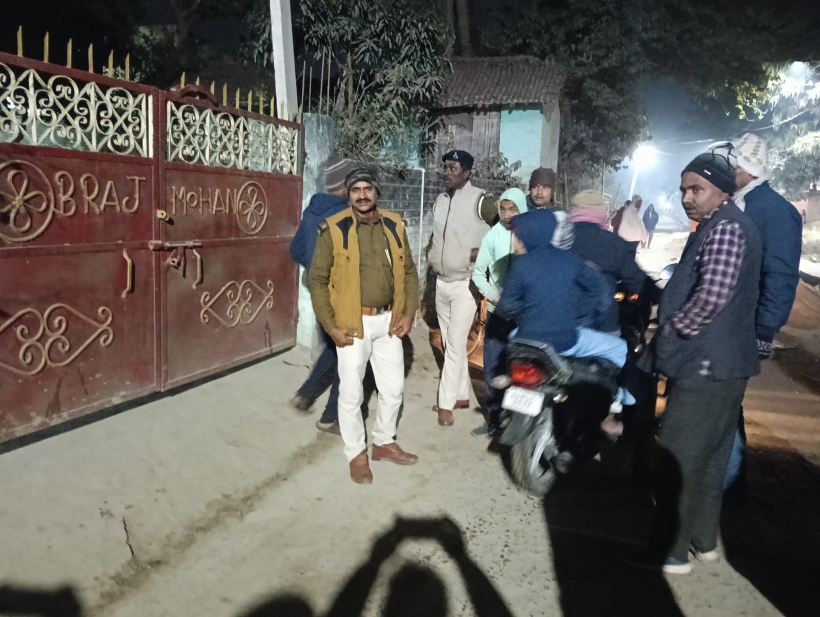 Darbhanga News: दरवाजे पर आग ताप रहे शख्स को गोलियों से भूना, सरेआम मर्डर से इलाके में दहशत