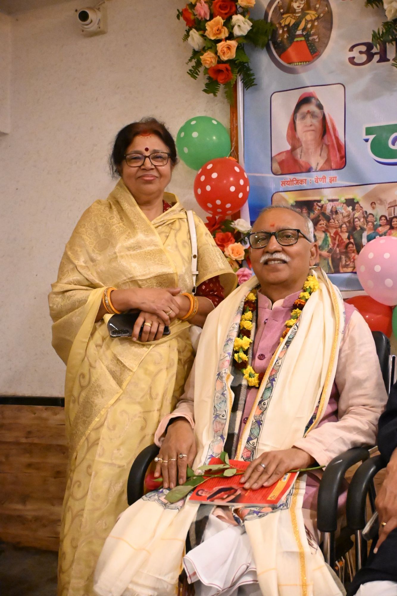 Maithili Poetry: 'चिनवारक फूल' से प्रतिमा झा 'प्रांशी' ने रौशन किया मैथिली भजन का आकाश! पढ़िए संग्रहणीय, गेय और सर्वथा सराहनीय 'चिनवारक फूल'