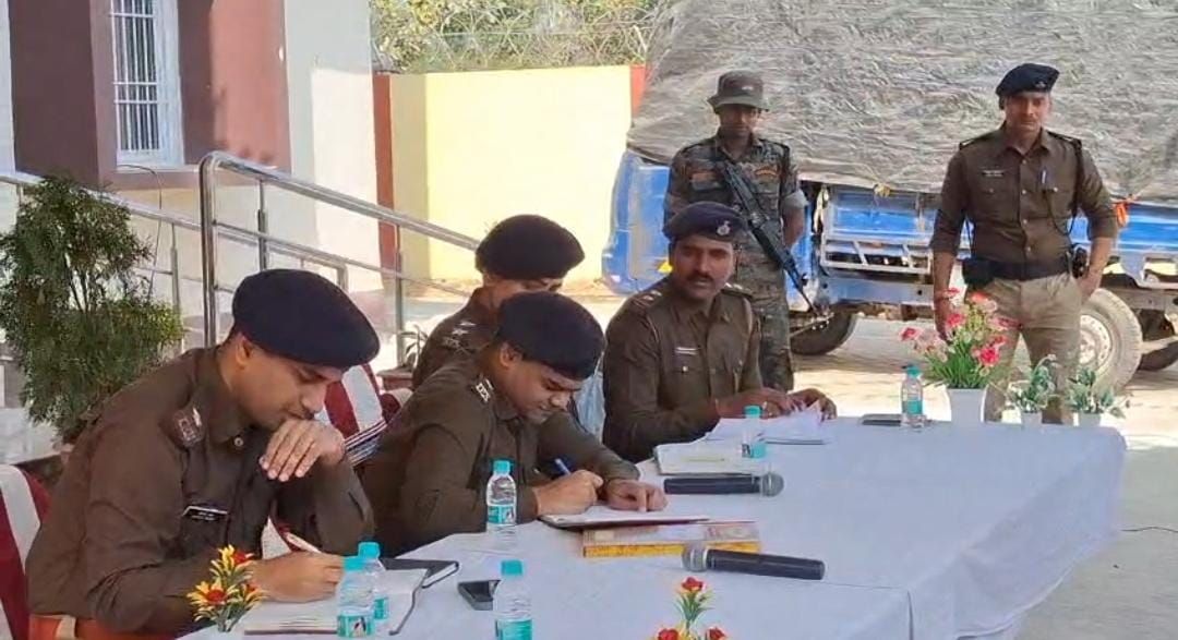 Bhagalpur News: बरारी थाने में City SP शैलेंद्र कुमार ने लगाई जन-चौपाल, समस्याओं के अंबार पर बोले- 'सबका होगा समाधान!'