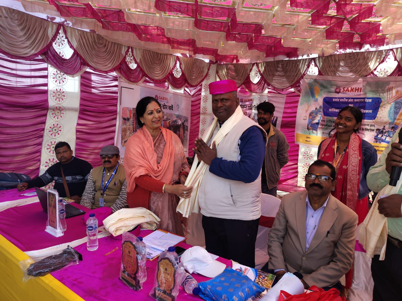 Darbhanga News: 'सखी' ने जलाई Kusheshwarsthan में शिक्षा की अलख, केवटगामा में छात्राओं को दिए सफलता के मंत्र