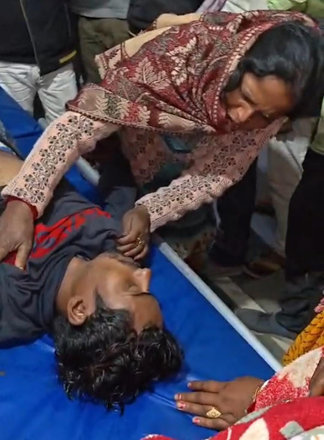 Bhagalpur News: ताड़ी के चंद पैसों के लिए सीने में घोंपा चाकू, भागलपुर में युवक की हत्या, भाई भतीजा जख्मी, पढ़िए ग्रामीणों ने पकड़कर पीटा