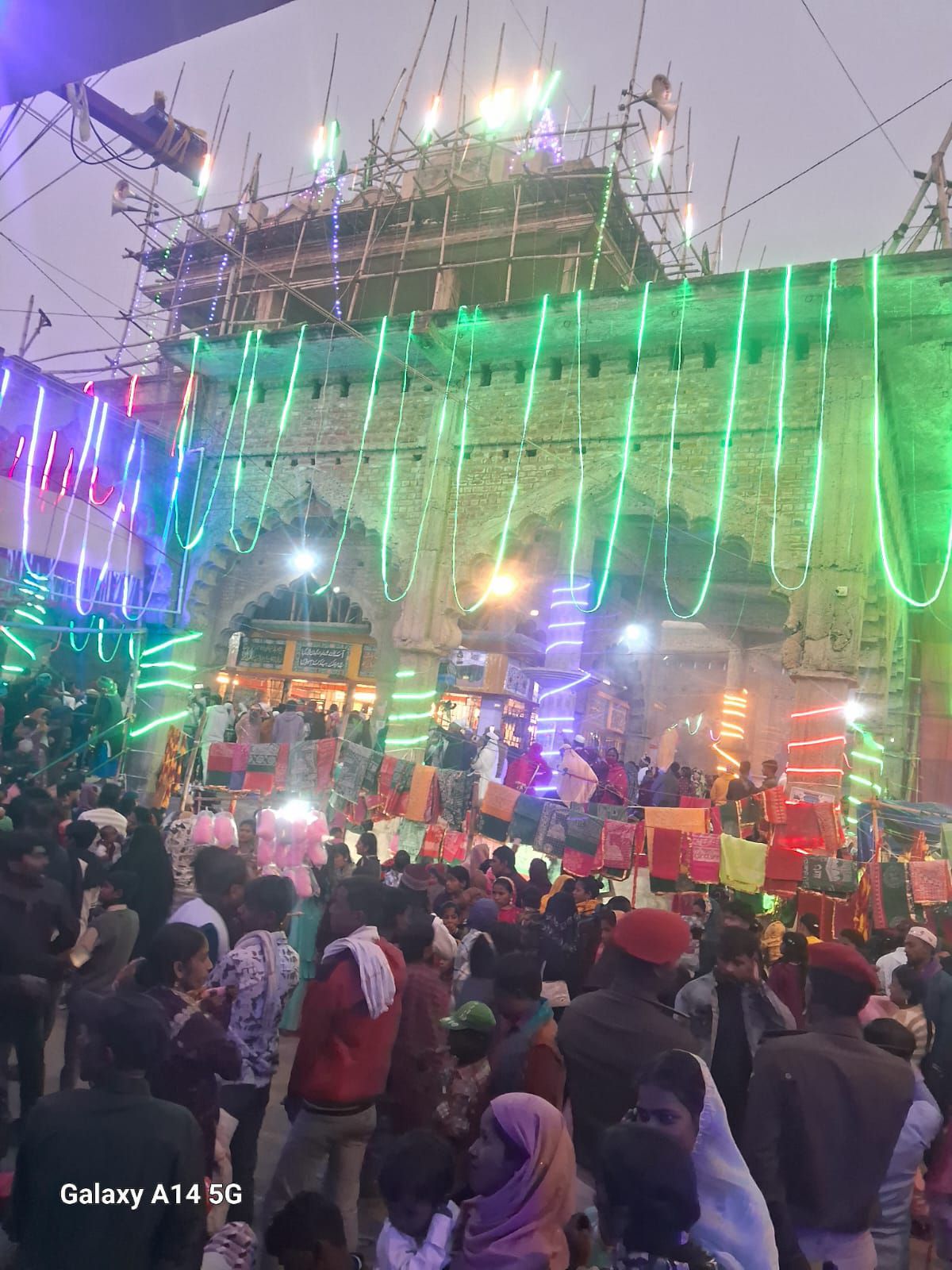 Bhagalpur News: भागलपुर की वो दरगाह जहां हिंदू परिवार चढ़ाता है पहली चादर, 250 साल पुरानी परंपरा की पूरी कहानी... आइए मंगन शाह की दरगाह