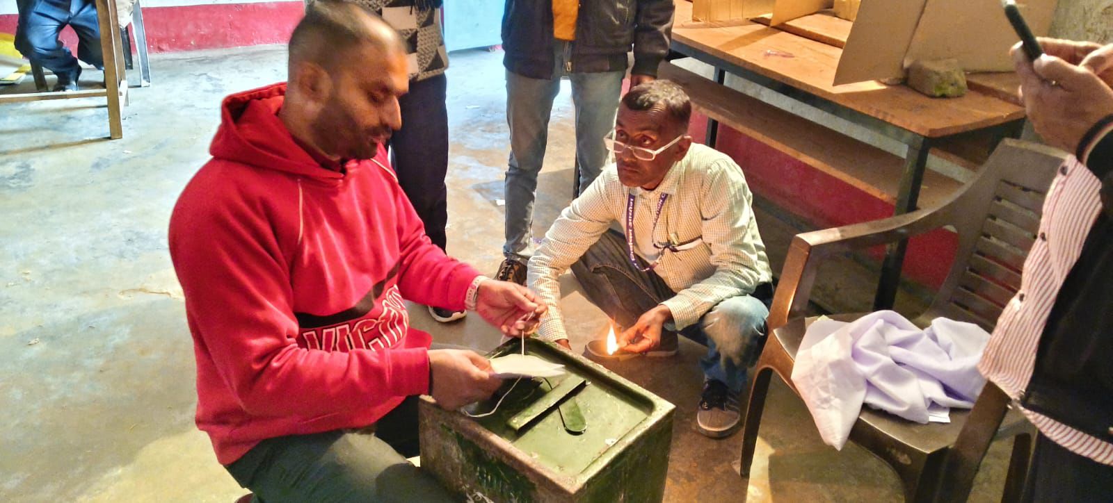 Darbhanga News: दिखा Jale PACS Election में वोटर्स का उत्साह... जाले पैक्स चुनाव पांच पंचायतों में शांतिपूर्ण, जानें तस्वीरों से चुनावी हलचल... रिज़ल्ट की तारीख