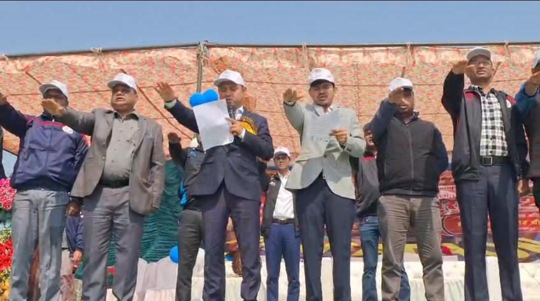 Bhagalpur News: 'बेटी बचाओ-बेटी पढ़ाओ' के तहत सैंडिस कंपाउंड में बेटियों की दौड़, DM बोले- बेटियां अब किसी से कम नहीं!