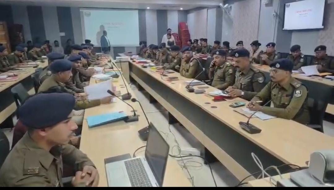 Bhagalpur Crime News: SSP प्रमोद कुमार की कामचोरी पर सीधा एक्शन, 11 अफसरों को इनाम, लापरवाहों पर गिरी गाज