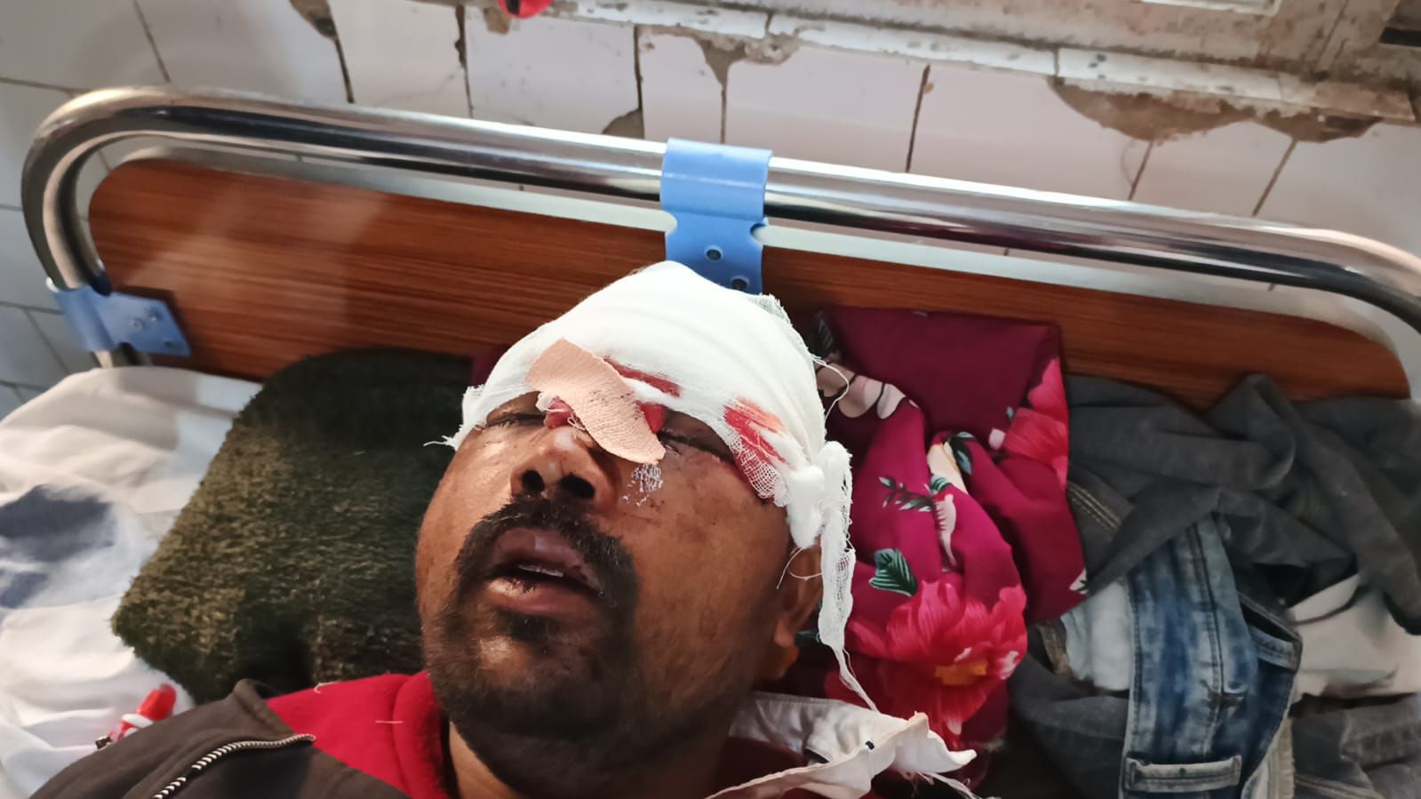 Bhagalpur News: NH-80 पर रफ्तार का कहर, ऑटो ने बाइक को रौंदा, पिता की हालत गंभीर, बेटा भी अस्पताल में