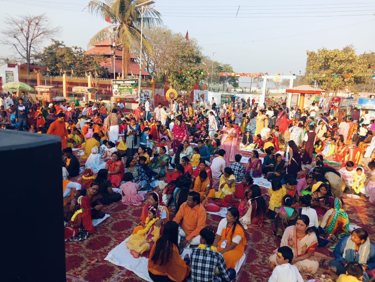 Bhagalpur News: जब बच्चों ने छुए माता-पिता के पैर तो छलक आए आंसू, बाबा बूढ़ानाथ मंदिर बना भावुक पलों का गवाह | Deshaj Times Bhagalpur News: जब बच्चों ने छुए माता-पिता के पैर तो छलक आए आंसू, बाबा बूढ़ानाथ मंदिर बना भावुक पलों का गवाह