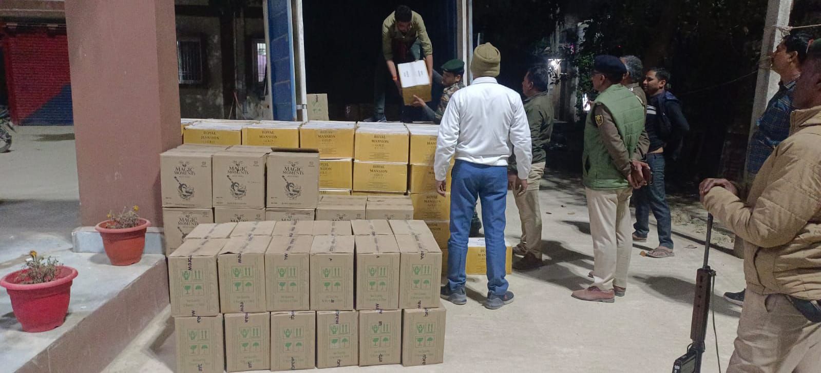 Darbhanha Liquor Seizure: पार्सल वैन में बंगाल से आ रही थी 10 लाख की शराब, बिरौल पुलिस ने ऐसे किया भंडाफोड़