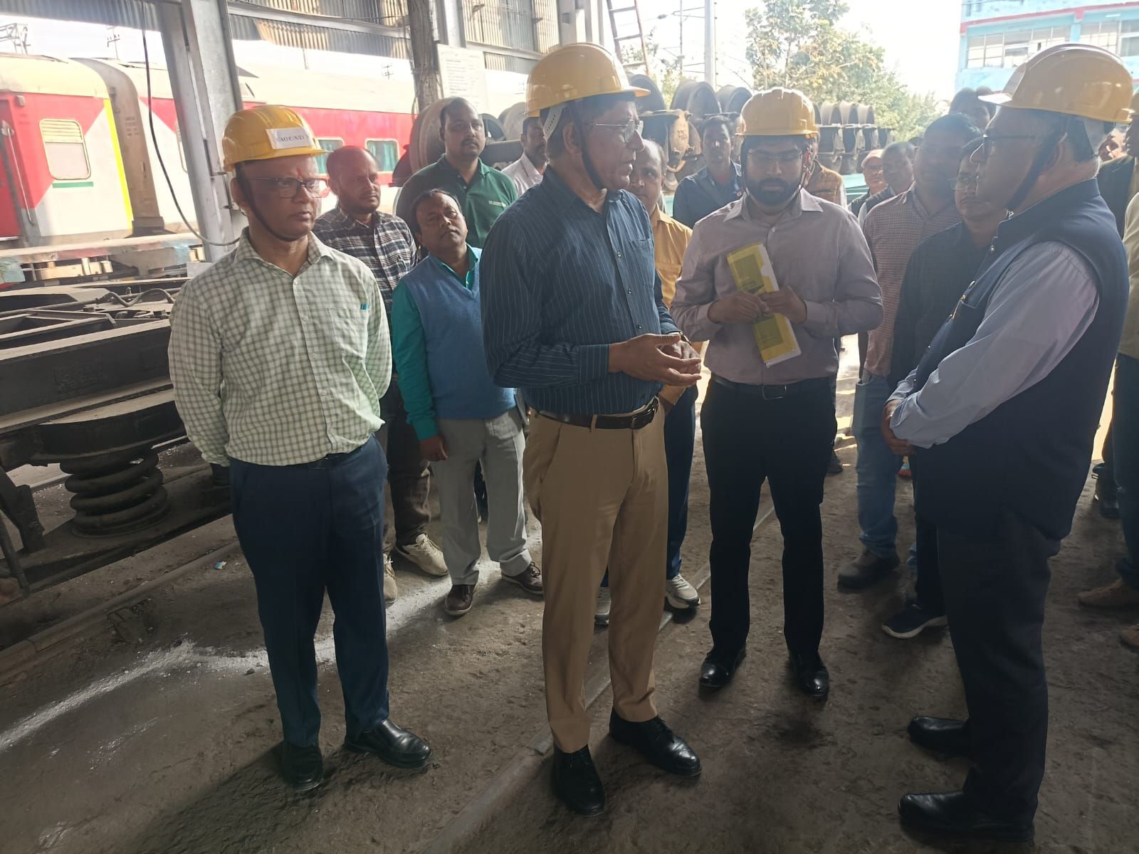 Darbhanga News : दरभंगा Railway Station का होगा कायाकल्प, प्लेटफॉर्मों के आधुनिकीकरण से सर्कुलेटिंग एरिया तक, पढ़िए सीधी निगरानी