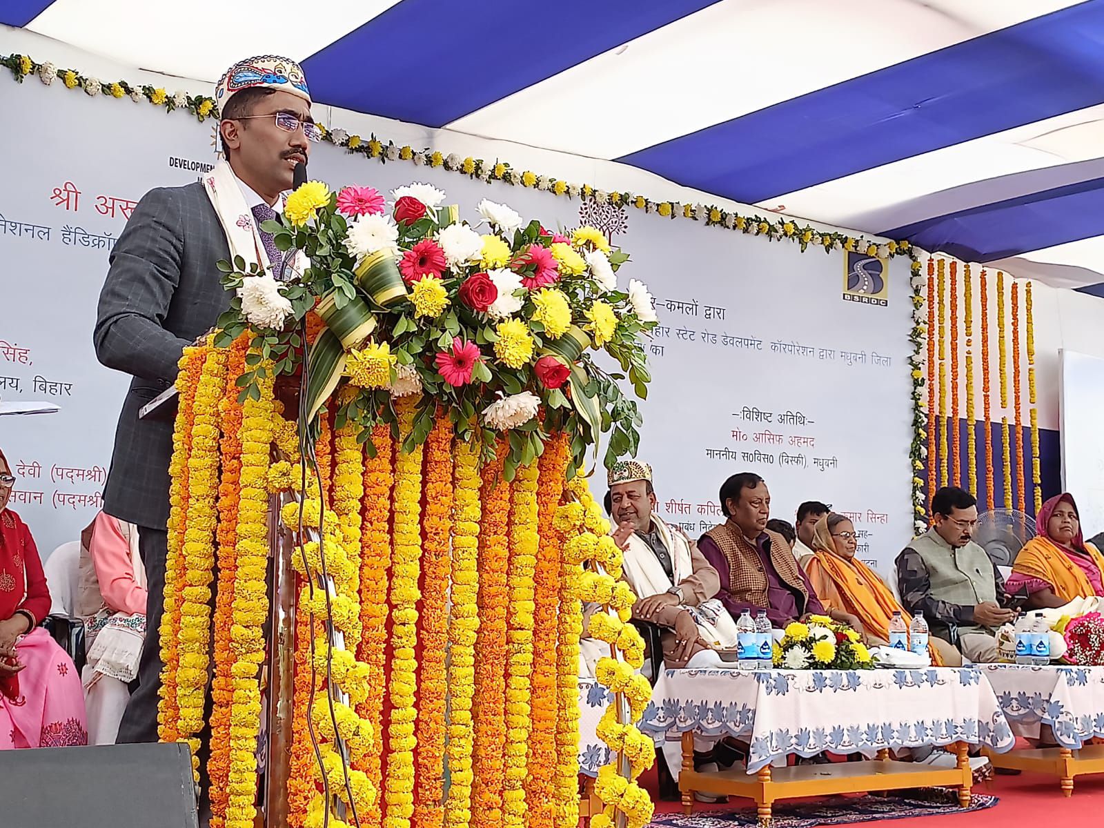 Madhubani News: मधुबनी के जितवारपुर में बनेगा Bihar का पहला क्राफ्ट विलेज, 9 करोड़ की सौगात से बदलेगी कलाकारों की दुनिया, पढ़िए शिल्पग्राम की नींव, क्या है Craft Village परियोजना और कैसे बदलेगी गांव की सूरत?