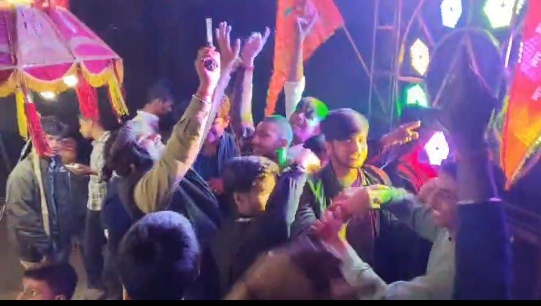 Bhagalpur Viral Video: शिव की बारात या 'गैंग्स ऑफ नाथनगर'? DJ पर तमंचा लहराकर युवक ने काटा बवाल, पुलिस बेखबर