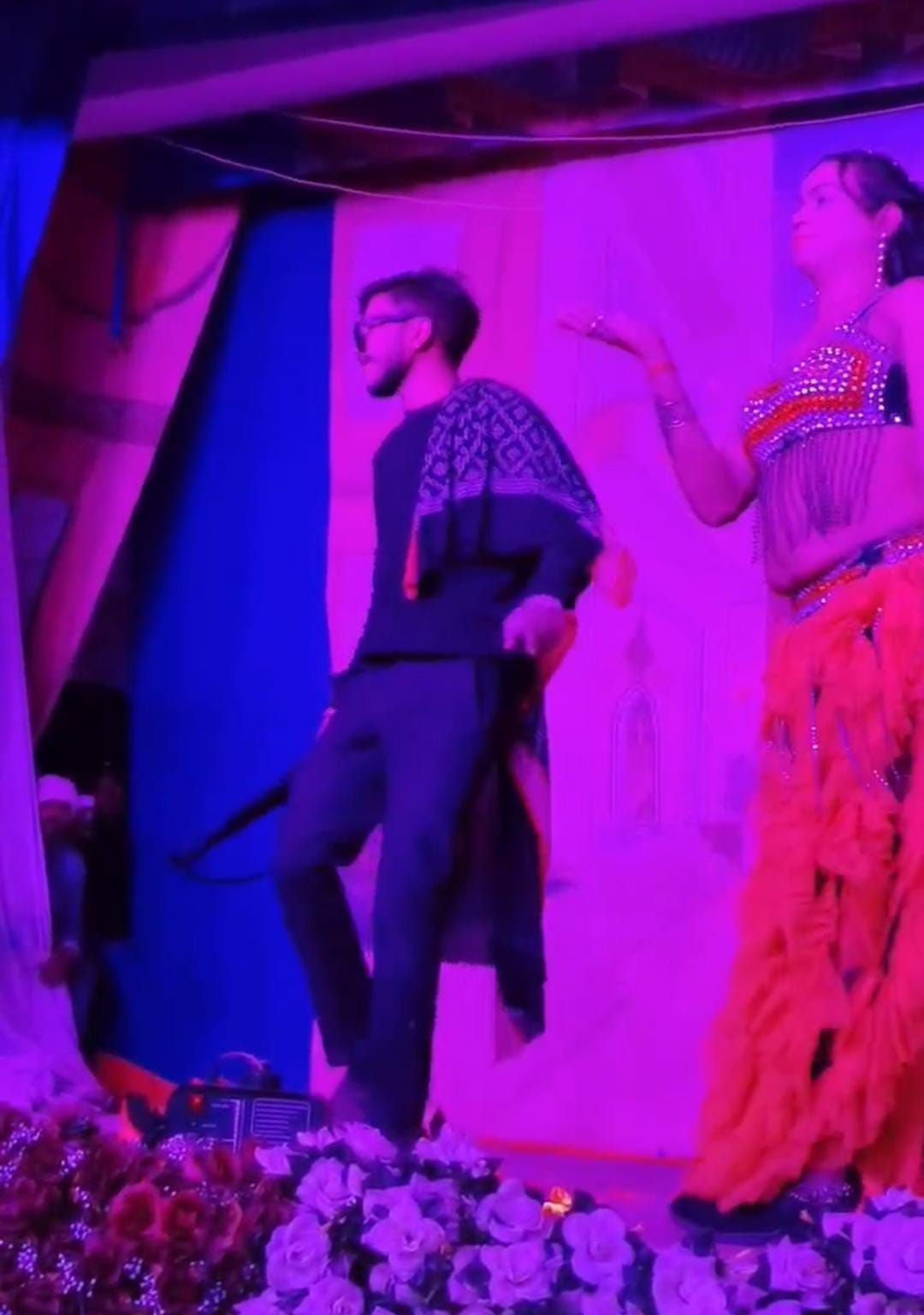 Bhagalpur Viral Video: नर्तकी संग पिस्टल लहराकर लगाए ठुमके, Video Viral होते ही पुलिस बोली- 'बख्शा नहीं जाएगा!'