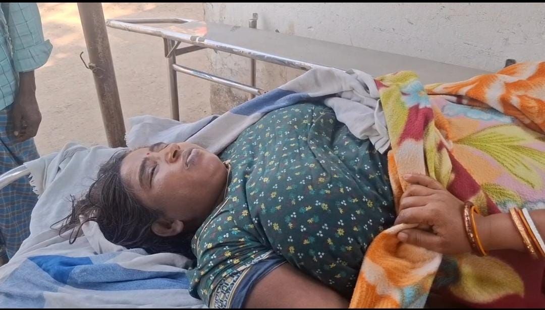 Bhagalpur News: JLNMCH में युवती की मौत पर फूटा परिजनों का गुस्सा, अस्पताल गेट पर काटा बवाल, जाम