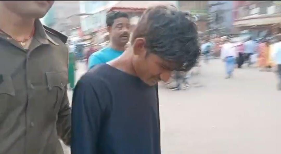 Bhagalpur News: लोहियापुल पर मासूम के गले पर झपट पड़ा स्नेचर, मां की एक दहाड़ ने पलट दी बाजी, पढ़िए बहादुरी, दिलेरी और गिरफ्तारी