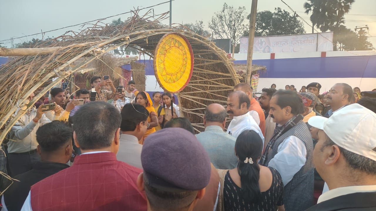 Darbhanga Mithila Lok Utsav: दरभंगा के दिग्घी तालाब में दिखा नौका दौड़ का रोमांच, जानिए किसने अपने नाम किया खिताब