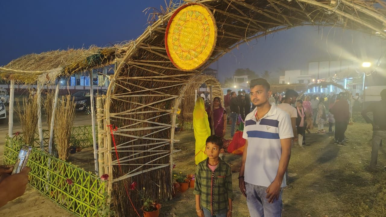 Darbhanga Mithila Lok Utsav: दरभंगा के दिग्घी तालाब में दिखा नौका दौड़ का रोमांच, जानिए किसने अपने नाम किया खिताब