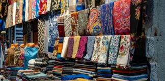 अमेरिका-बांग्लादेश ट्रेड डील से भारतीय Textile Stocks पर संकट…भारी गिरावट? पढ़िए कई टेक्सटाइल स्टॉक्स क्रैश!