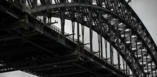 Gopalganj Bridge: गोपालगंज पुल पर गहराया खतरा, 1974 का ऐतिहासिक ढांचा अब भारी वाहनों के बोझ तले!