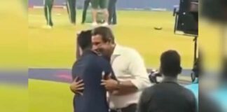 T20 World Cup 2026: भारत-पाक खिलाड़ियों ने नहीं मिलाया, कोलंबो में भारतीय टीम की धूम: रोहित शर्मा और अकरम के गले मिलने से बढ़ा पारा!