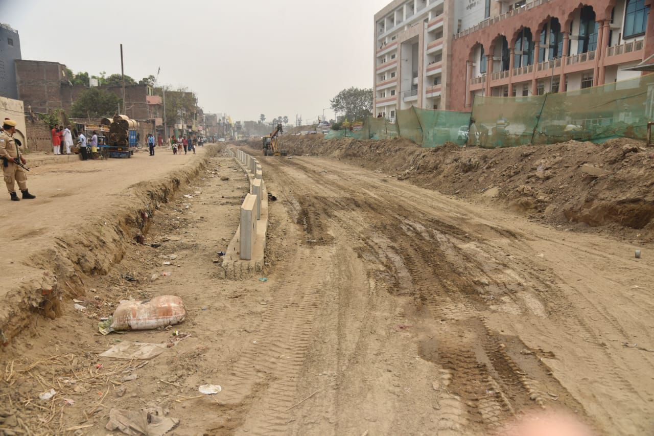 Patna News: शहर की धड़कन में पसरी जाम की गांठें अब खुलने लगी हैं...CM Nitish का जाम से मुक्ति का महासंकल्प... जानिए कहां -कहां पहुंचे ! | Deshaj Times Patna News: शहर की धड़कन में पसरी जाम की गांठें अब खुलने लगी हैं...CM Nitish का जाम से मुक्ति का महासंकल्प... जानिए कहां -कहां पहुंचे !