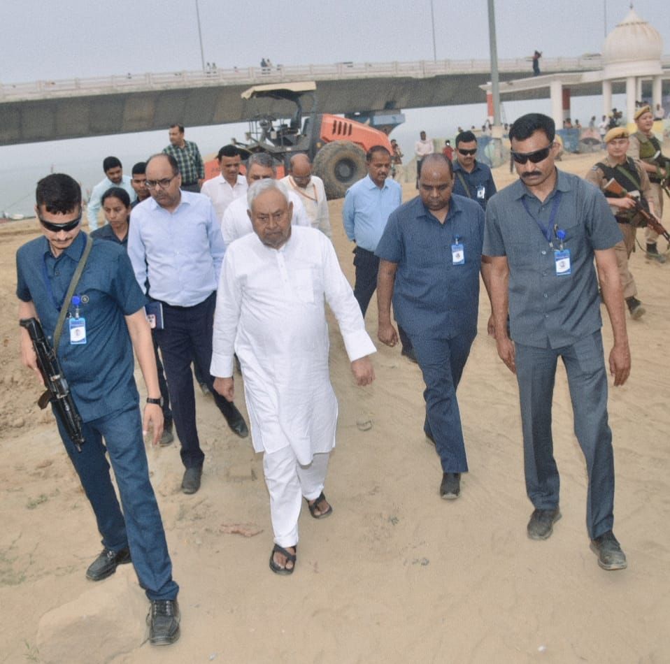 Patna News: शहर की धड़कन में पसरी जाम की गांठें अब खुलने लगी हैं...CM Nitish का जाम से मुक्ति का महासंकल्प... जानिए कहां -कहां पहुंचे ! | Deshaj Times Patna News: शहर की धड़कन में पसरी जाम की गांठें अब खुलने लगी हैं...CM Nitish का जाम से मुक्ति का महासंकल्प... जानिए कहां -कहां पहुंचे !